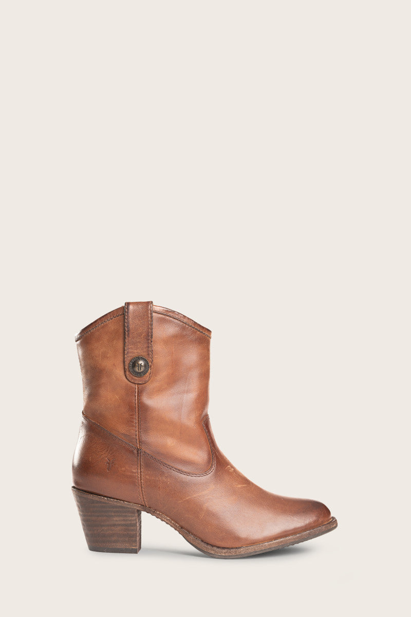 Jackie Button Short - Cognac - Outside