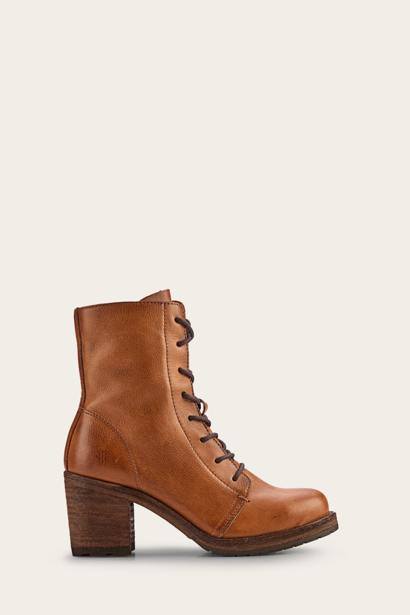 Karen Combat - Caramel - Outside