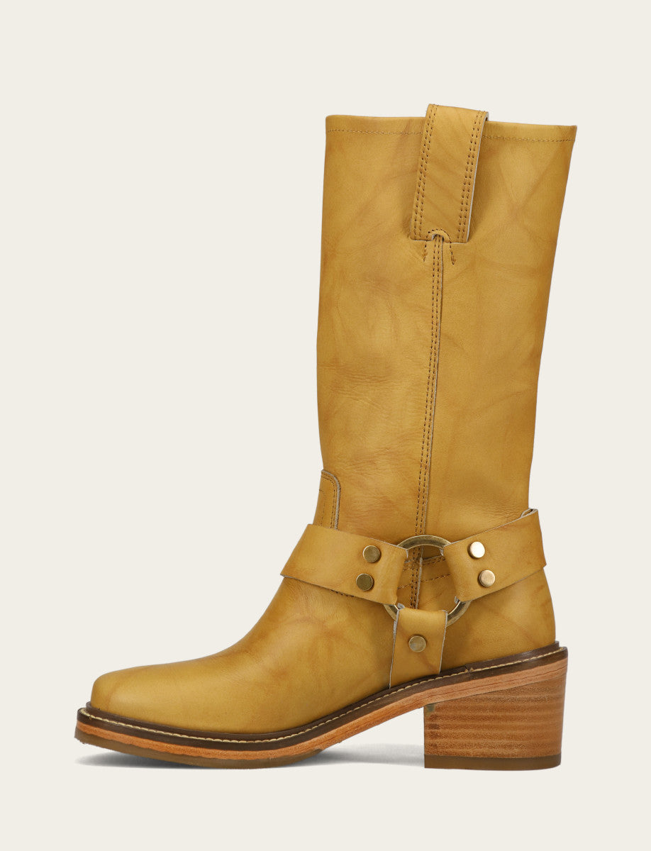 Kate Harness - Banana - Inside