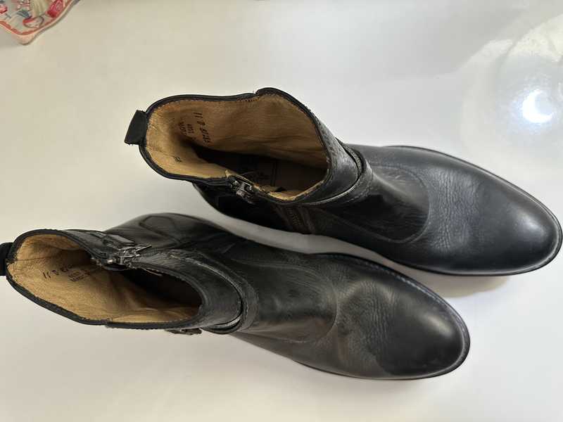 Black / 11 / Mark_79744