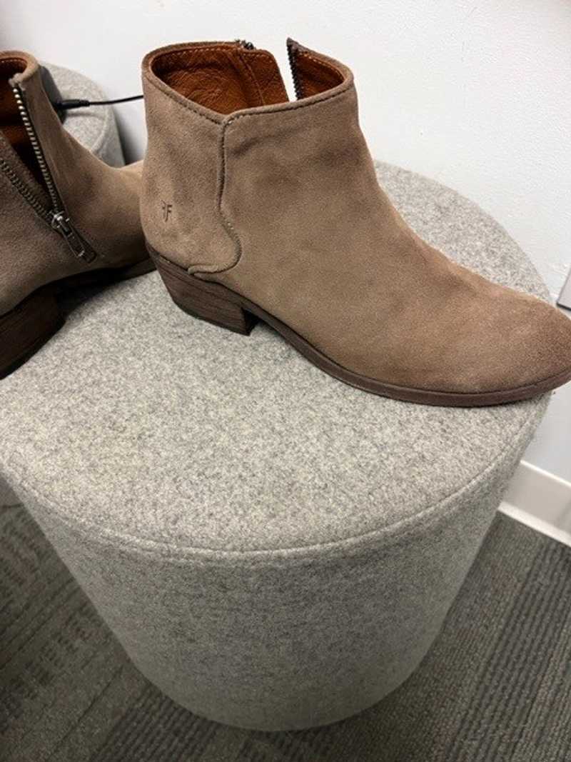 Medium Grey / 10 / melissa_97887