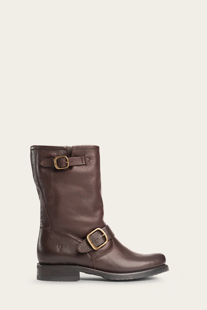 Veronica Short - Dark Brown - Outside