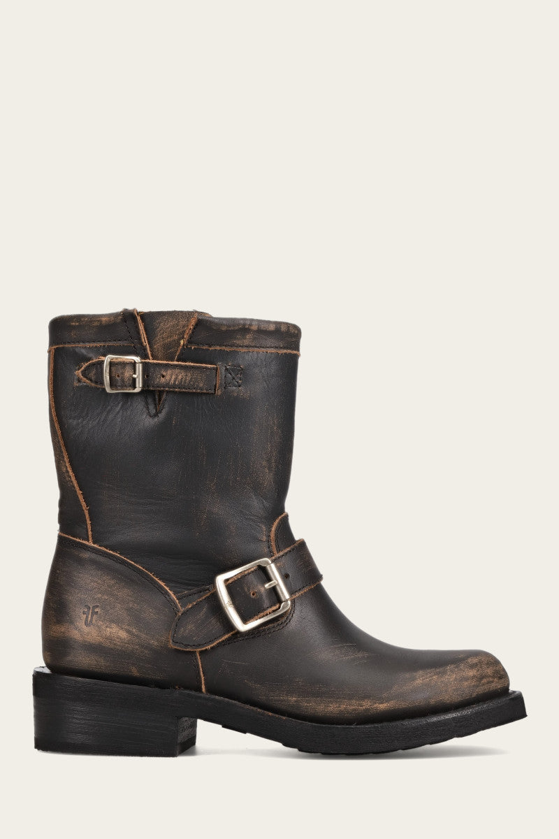 Viv Short Engineer - Distressed Black - Outside