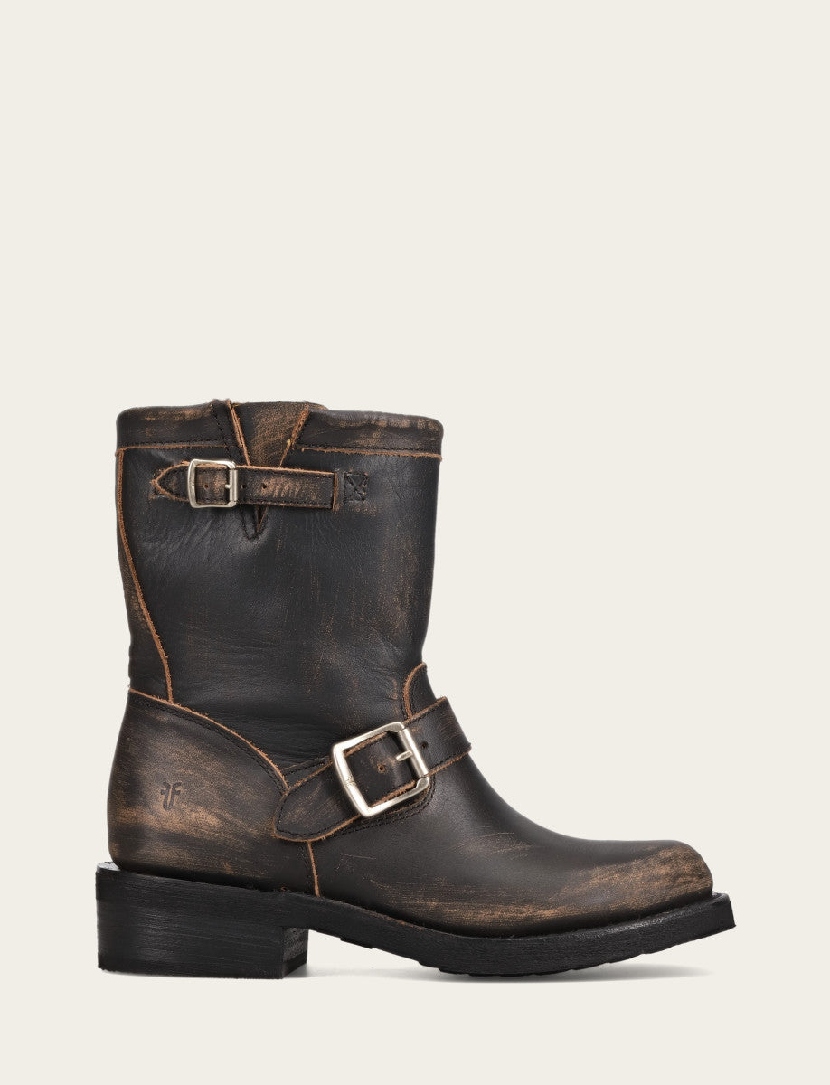 Viv Short Engineer - Distressed Black - Outside