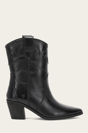 Sara Western Short - Black - Outside
