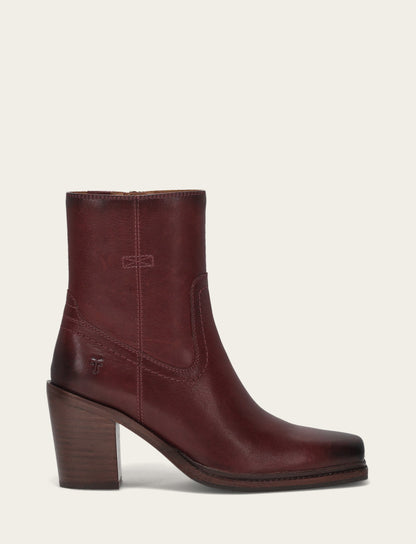 Sedona Short Inside Zip - Bordeaux - Outside