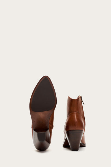Saddle