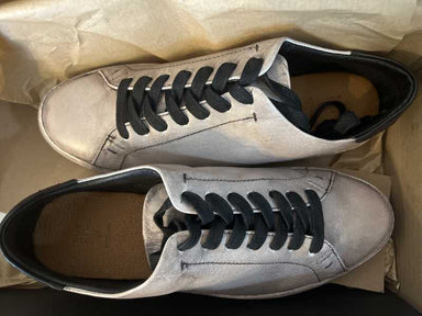 White/Black / 8_Holly_56044