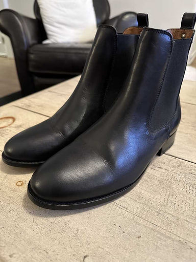 Black / 8 / Emily_66829