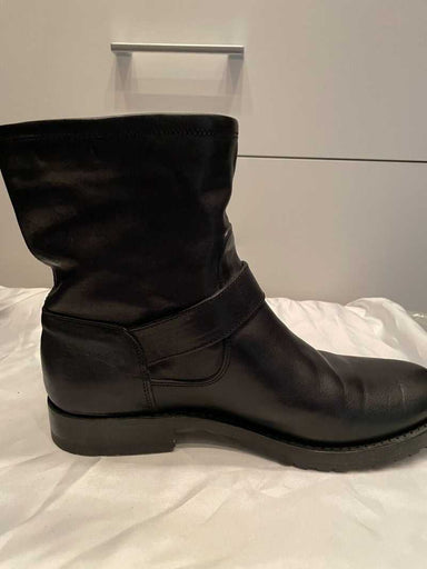 Black / 7 / Sarah_70423