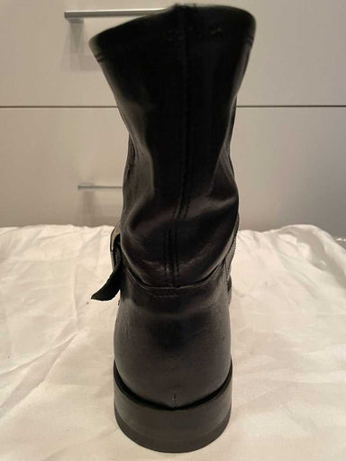 Black / 7 / Sarah_70423