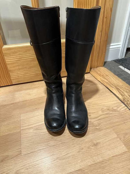 Black / 8 / Stephani_72282